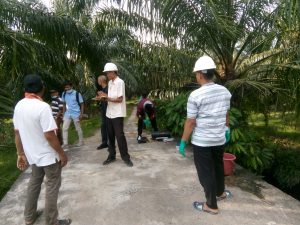 Tim DLH turun mengambil sampel ke lapangan