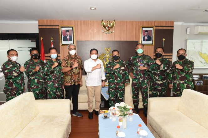 
					Danlantamal I Menerima Kunjungan Laksamana TNI (Purn)  Prof. Dr. Marsetio Dan Dirut Pelindo I