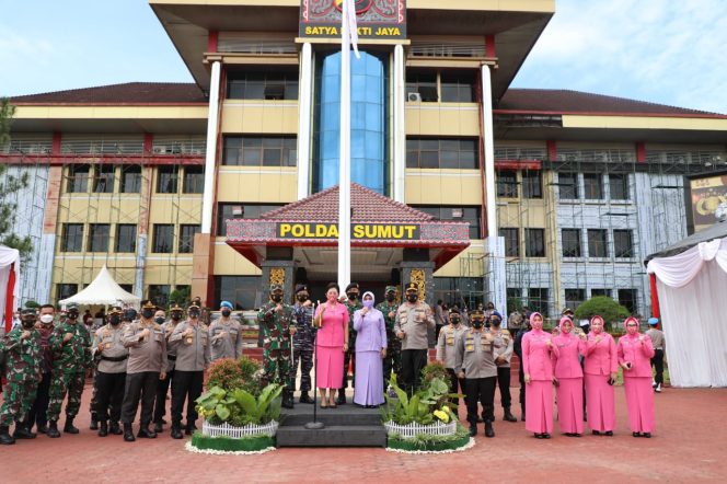 
					Jelang Hari Bhayangkara ke-75 Poldasu Ringankan Beban Ekonomi Masyarakat Terdampak Covid-19