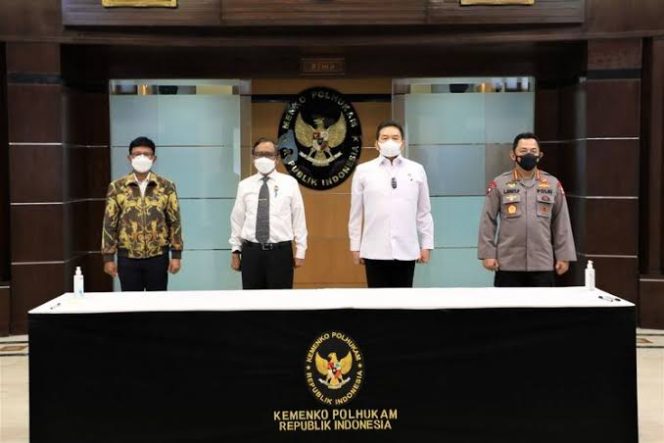 
					Kapolri, Jaksa Agung, Menkominfo Tandatangani SKB Pedoman Implementasi UU ITE