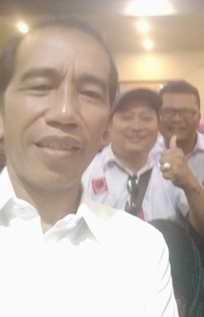 
					Nata Hedy Nyo saat bersama Presiden Joko Widodo