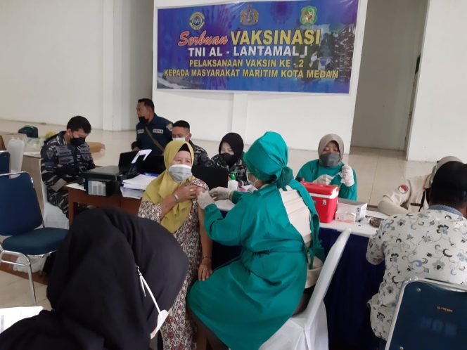 
					TNI AL Lantamal I Belawan Kembali Gelar Serbuan Vaksinasi Massal Untuk Vaksin Ke-2 Kepada Masyarakat Maritim Kota Medan