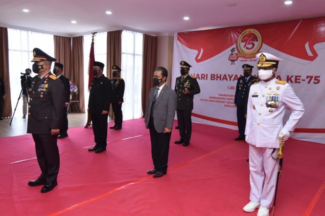 
					Upacara Hari Bhayangkara Ke-75 Tahun 2021 Di Polda Kepri