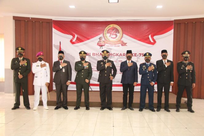 
					FORKOPIMDA Kota Batam Laksanakan Upacara HUT Bhayangkara Ke 75 Di Polresta Barelang