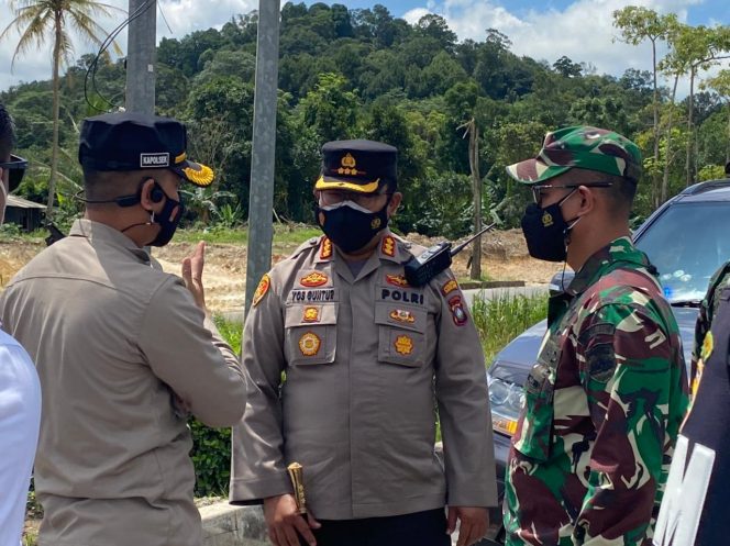 
					Kapolresta Barelang Beserta Forkopimda Kota Batam Tinjau Penyekatan PPKM Hari Pertama