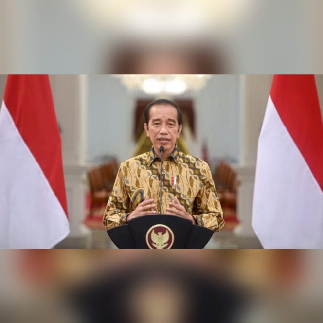 
					Ket foto ; Presiden RI, Joko Widodo menyampaikan pernyataan terkait perkembangan PPKM Darurat di Istana Merdeka, Jakarta, pada Minggu, 25 Juli 2021. Foto: BPMI Setpres.