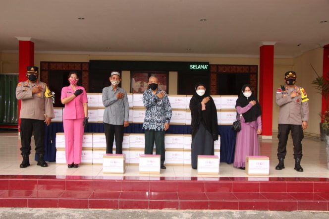 
					Jelang HUT HKGB Ke – 69 Tahun 2021, Polresta Barelang Gelar Bakti Sosial