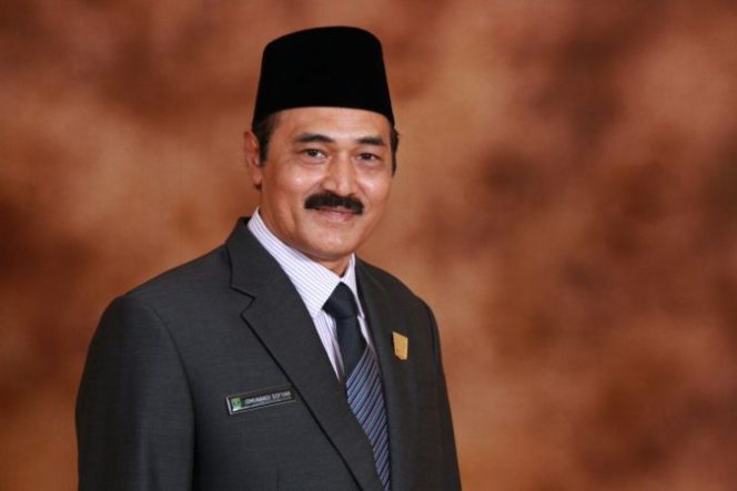 
					Penanganan Covi-19, Ismunandi Bantu APD Puskesmas Biaro & Lasi