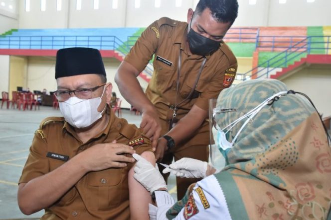 
					Wabup Agam Jalani Vaksinasi Dosis Kedua