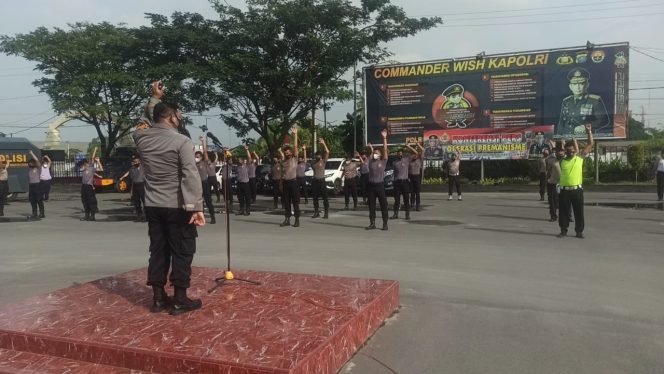 
					Tingkatkan Imun Anggota, Kapolres Perintahkan Berjemur dan Beri Makanan dan Minuman Sehat