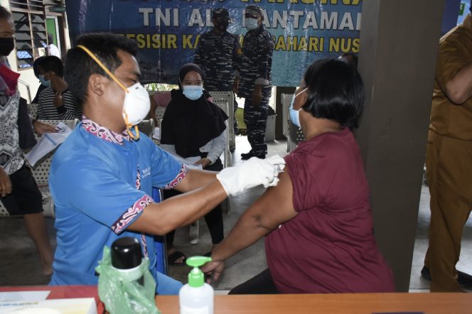 
					TNI AL Serbu Masyarakat Pesisir Pantai Labu Deli Serdang Gelar Serbuan Vaksinasi Covid-19 Dosis Ke-2