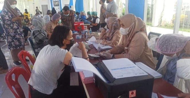 
					Vaksin Merdeka Polda Sumut, Polres Pelabuhan Belawan Vaksin 1.750 Orang