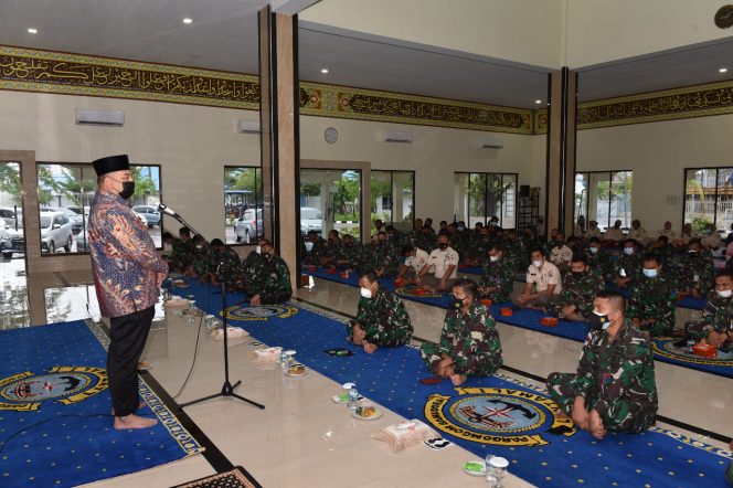 
					Lantamal I Belawan Peringati Tahun Baru Islam 1443 H / 2021 M Di Mesjid Al-Abrar Mako Lantamal I