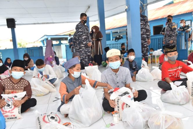 
					Memperingati 10 Muharam Lantamal I Bersama Warga Komplek TNI AL Titipapan Peduli Anak Yatim