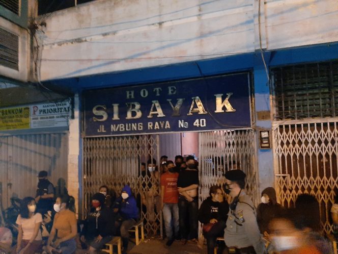 
					PPKM Level 4, Polsek Medan Baru Bersama Muspika Medan Petisah Test Swab Pemilik dan Pengunjung Hotel Sibayak