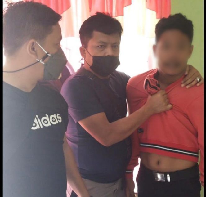 
					Tangan Korban Diikat DiBelakang Dan Wajah Di Lakban