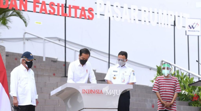 
					Ket foto : Presiden Joko Widodo meresmikan Rumah Susun (Rusun) Pasar Rumput yang terletak di Pasar Manggis, Kecamatan Setiabudi, Jakarta Selatan, pada Senin, 20 September 2021. Foto: BPMI Setpres/Lukas.