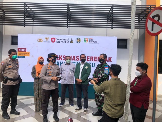 
					Polsek Medan Baru Bersama Universitas Sumatera Utara Gelar Vaksinasi 1000 Dosis Tahap I