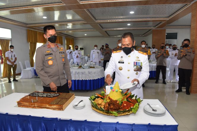 
					Polda Sumut Beri Surprise Kepada TNI AL Lantamal I Tepat Di Hari Peringatan HUT TNI Angkatan Laut Ke-76