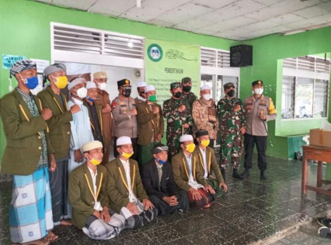 
					Kunker ke Madina, Kapolda Sumut dan Pangdam I/BB Tinjau Vaksinasi Santri Dan Santriwati Ponpes Mustafawiyah