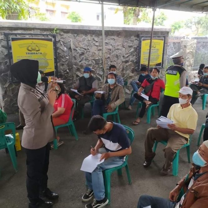 
					Polwan Polrestabes Medan Ikut Serta Dalam Pelaksanaan Vaksinasi Di Wilayah Hukum Polrestabes Medan