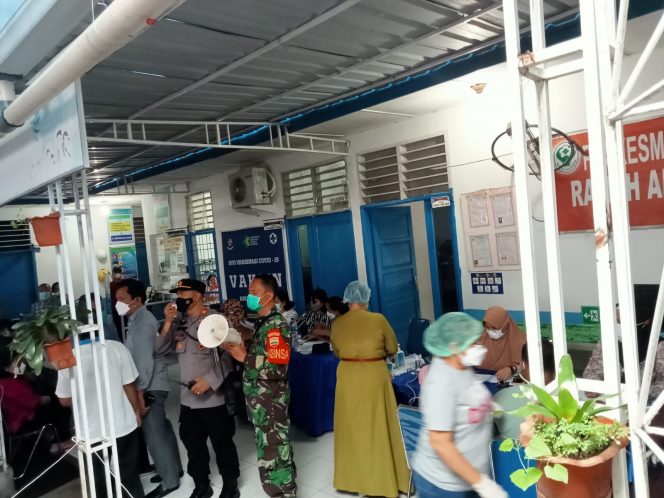 
					AKP Janpiter Napitupulu Tinjau Kegiatan Vaksin di Puskesmas Kenanga