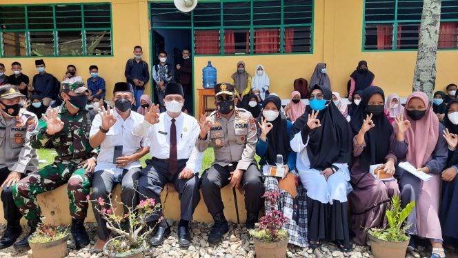 
					Tinjau Vaksinasi Hingga Ke Madina, Kapolda Sumut Ucapkan Terimakasih Untuk Masyarakat