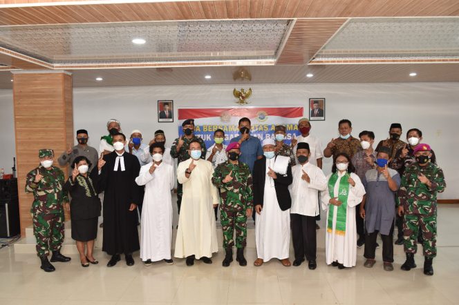 
					Doa Bersama Lintas Agama Untuk Negara Dan Bangsa Oleh Personel TNI AL Lantamal I