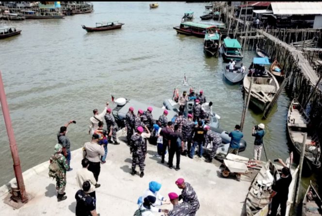 
					Kampung Nelayan Pelangi Belawan Binaan TNI AL Lantamal I Dipenuhi Baret Ungu