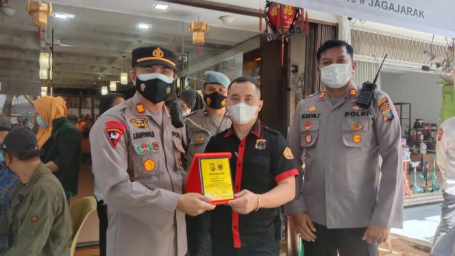 
					Menuju Indonesia Sehat, Kapolsek Percut Seituan Himbau Warga Jangan Takut Di Vaksin