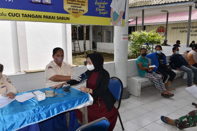 
					TKBM Primkop Pelabuhan Belawan Akhirnya Dapatkan Vaksin I Dari Tim Vaksinasi TNI AL Lantamal I