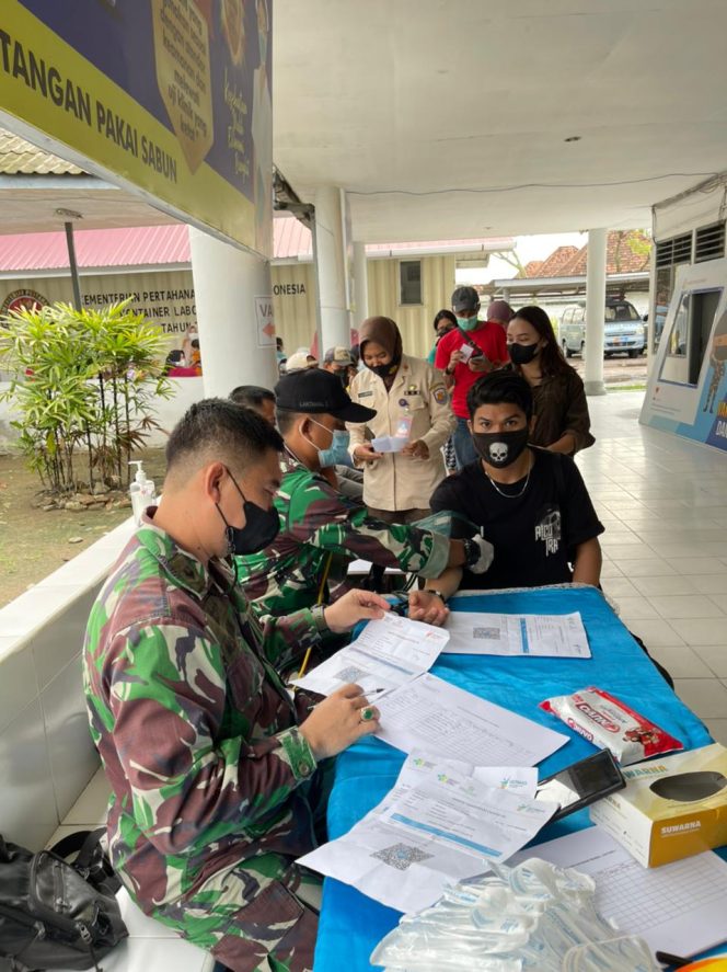 
					Pasca Libur Nasional Maulid Nabi Muhammad SAW, Vaksinator TNI AL Lantamal I Kembali Melayani Vaksin Rutin Bagi Masyarakat Sekitar Belawan