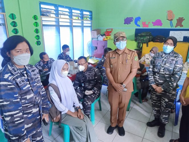 
					Siswa SMA ALFATTAH Dan Warga Alfaka Tanjung Mulia Hilir Medan Dapatkan Serbuan Vaksin Tim Nakes TNI AL Lantamal I