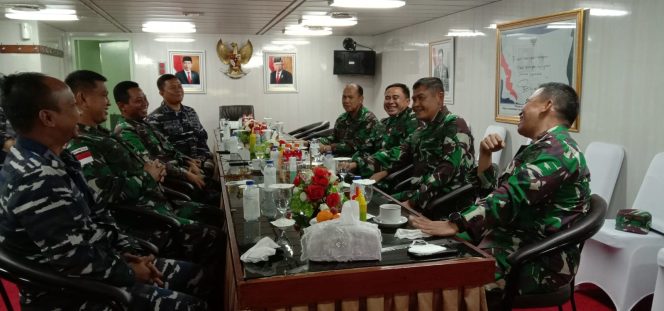 
					KRI BANJARMASIN-592 EMBARKASI PASUKAN PENGAMANAN PERBATASAN RI-PNG DI LANTAMAL I BELAWAN