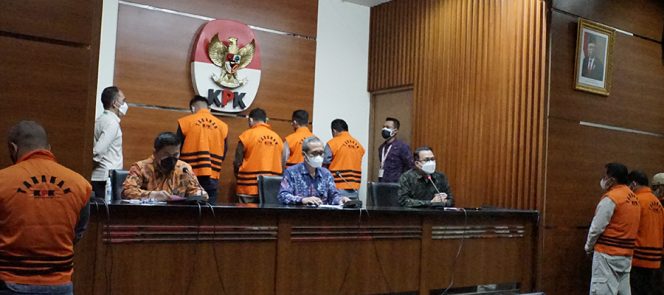 
					Ket foto : Wakil Ketua KPK, Alexander Marwata, dalam konferensi pers di gedung KPK, Jakarta Selatan, Kamis (30/9/2021). (HumKPK)