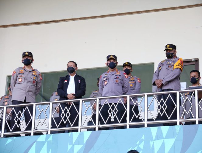 
					Ket foto : Kapolri Jenderal Pol Listyo Sigit Prabowo meninjau secara langsung 3 Venue Pekan Olahraga Nasional (PON) XX 2021 di Papua. (DivHumPolri)