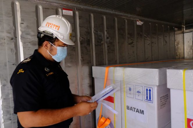 
					122.400 Ribu Vaksin Astrazeneca Bantuan Dari Singapura Datang, Bea Cukai Percepat Layanan Impor