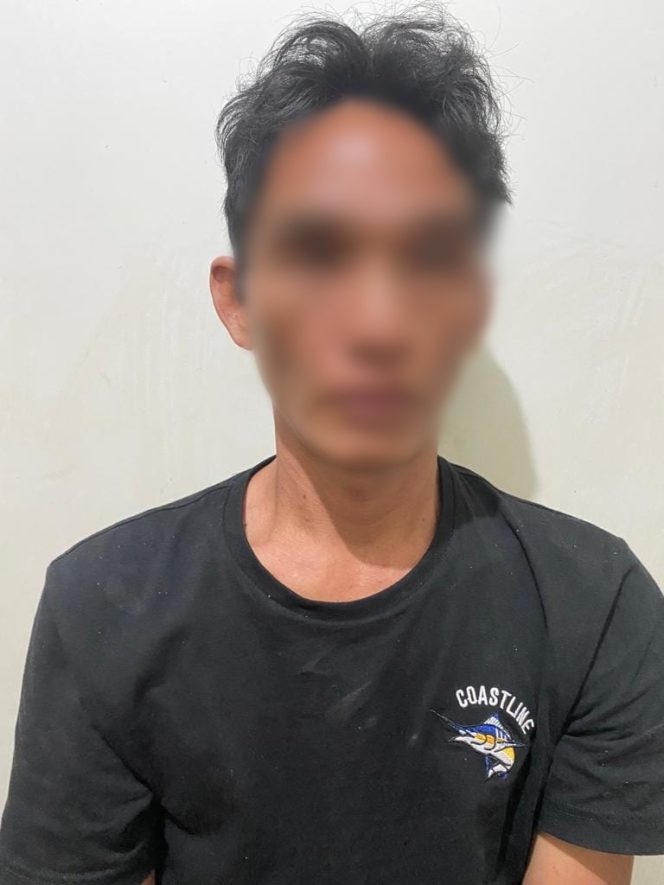 
					Ket foto : pelaku berinisial Z alias P yang diamankan oleh Dit Resnarkoba Polda Kepulauan Riaua (Kepri). 