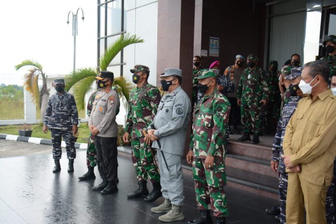 
					Kapolda Kepri Hadiri Penjemputan Kasal Di Bandara Raja Fisabillah Tanjung Pinang