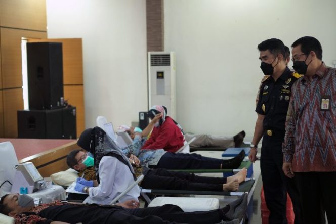 
					Bea Dan Cukai Batam Mengadakan Acara Donor Darah Di Kota Batam, Dalam Rangka Memperingati Hari Oeang ( HORI ) Ke 75