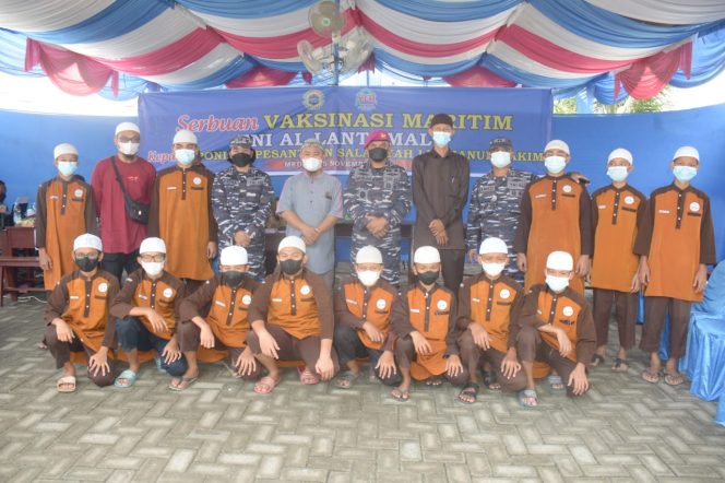 
					SANTRI PESANTREN SALAFIYAH LUQMANUL HAKIM MEDAN MARELAN DAPATKAN VAKSIN DARI TNI AL LANTAMAL I