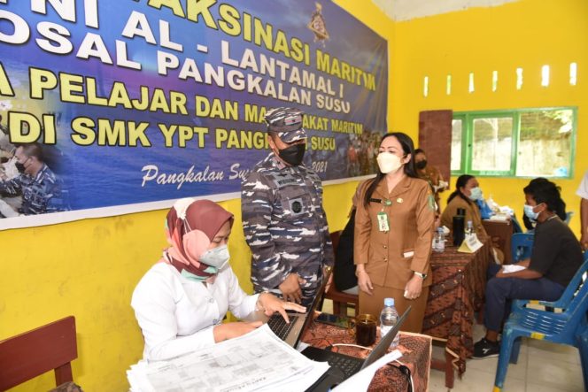 
					TIGA YAYASAN PENDIDIKAN PANGKALAN SUSU KERJASAMA TNI AL LANTAMAL I KEBUT VAKSIN DOSIS 2 TERHADAP PELAJAR
