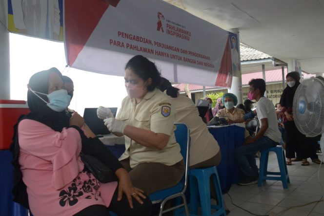 
					PERINGATAN HARI PAHLAWAN TAHUN 2021 MENJADI INSPIRASI TIM VAKSINATOR TNI AL LANTAMAL I TERUS MEMBERIKAN VAKSIN RUTIN