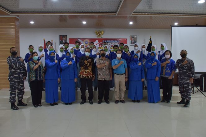 
					BENTUK KARAKTER PEMUDA INDONESIA TANGGUH SISWA SISWI SMK HANGTUAH DAPATKAN PEMBEKALAN DARI KOMSOSMAR TNI AL LANTAMAL I