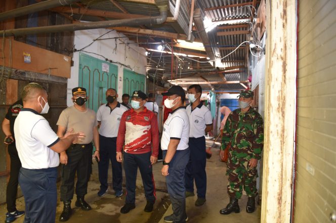 
					WUJUDKAN MEDAN BELAWAN MENJADI INDAH DAN BERSIH, TNI AL LANTAMAL I BERSINERGI DENGAN WARGA DAN INSTANSI PEMERINTAH LAKSANAKAN GOTONG ROYONG BERSAMA