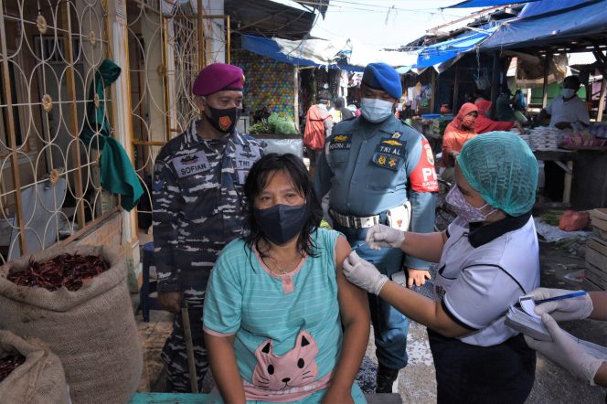 
					KEBUT VAKSINASI,TNI AL LANTAMAL I SUSURI GANG SEMPIT PAJAK KAPUAS MEDAN BELAWAN