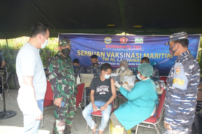 
					TIM VAKSINASI TNI AL LANTAMAL I TUNTASKAN VAKSIN KEDUA KEPADA MASYARAKAT KAWASAN INDUSTRI MODERN MEDAN