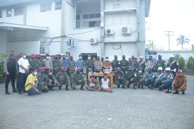 
					2 PEMILIK SABU DAN SEJUMLAH BARANG BUKTI BERHASIL DIAMANKAN TIM GABUNGAN TNI AL POMAL LANTAMAL I DAN TIM GABUNGAN TNI POLRI DALAM OPERASI YUSTISIA SEKITAR BELAWAN