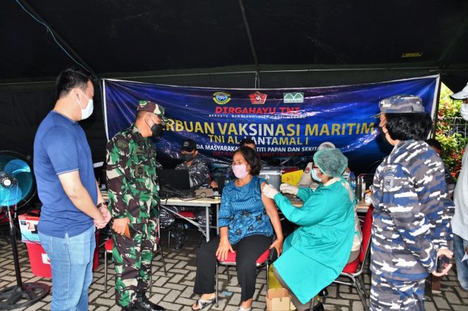 
					HARI KEDUA KAWASAN INDUSTRI MODERN MEDAN MARTUBUNG LANJUTKAN PEMBERIAN VAKSIN DOSIS KE 2 TERHADAP WARGA DAN PEKERJA OLEH VAKSINATOR TNI AL LANTAMAL I