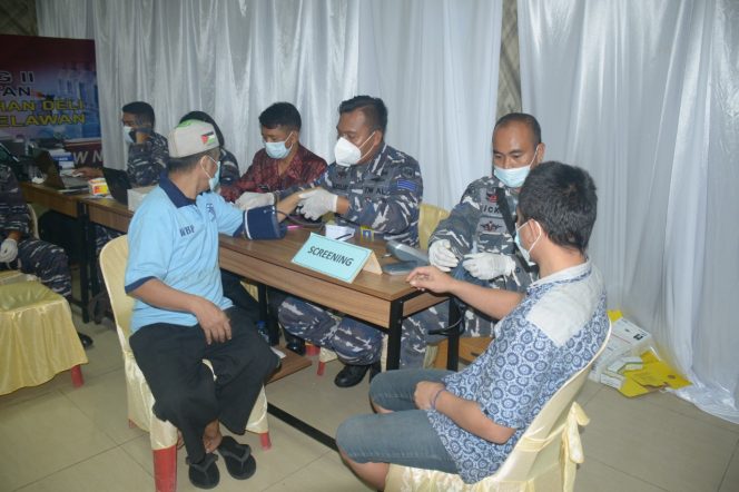 
					TARGET TUNTASKAN VAKSINASI TERHADAP 1675 WARGA BINAAN, RUTAN KELAS I LABUHAN DELI  KERJASAMA VAKSINATOR TNI AL LANTAMAL I